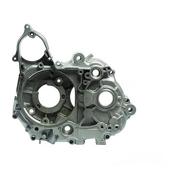 Meio Carter ESQ ATV110/125 Tipo2  , com motor de arranque por cima